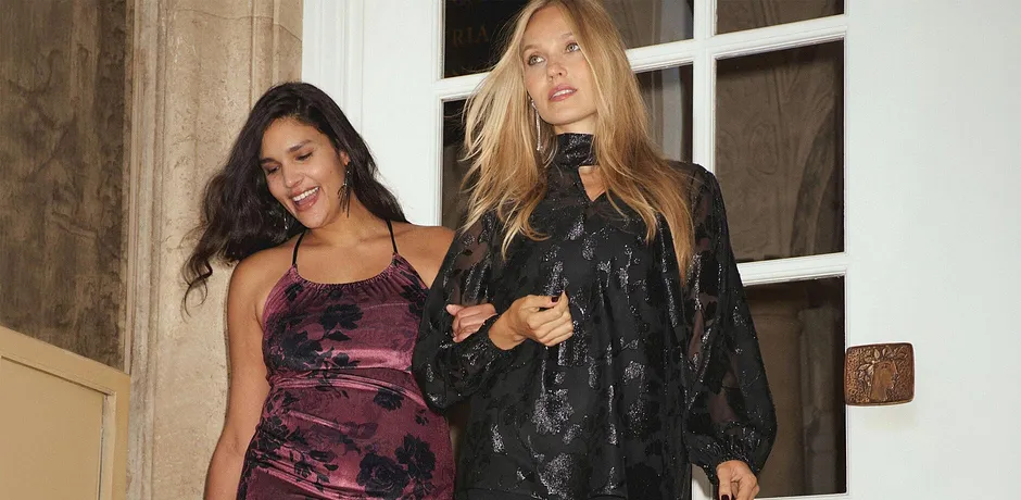 Dames - Maxi jurk van glanzend fluweel - wijnrood gebloemd