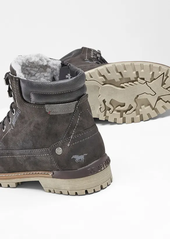 Veterboots van Mustang, Mustang