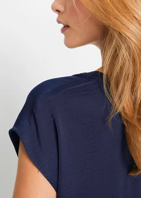 Blouse van soepel satijn met oversized schouders, bonprix