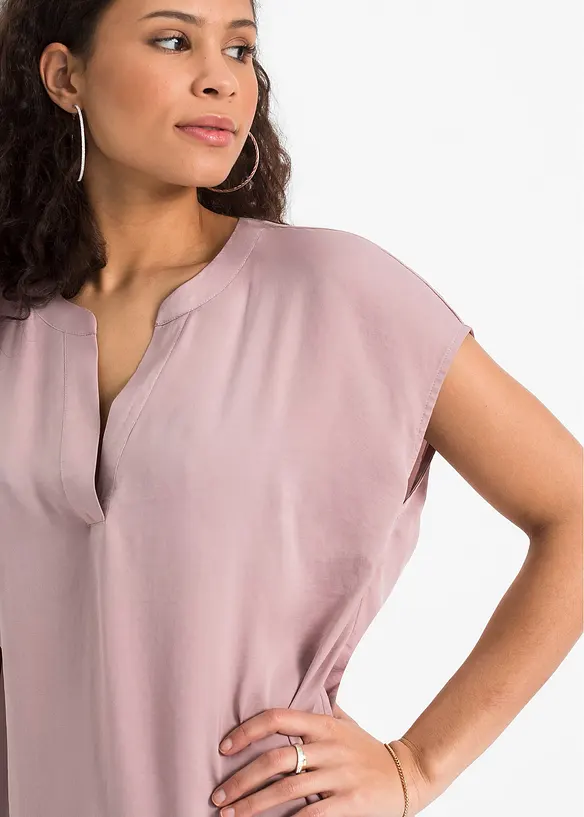 Blouse van soepel satijn met oversized schouders, bonprix