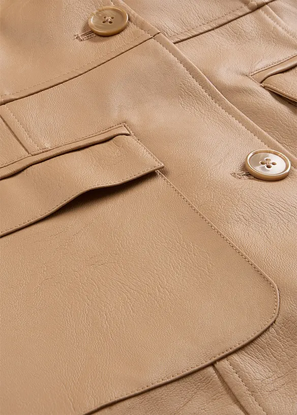 Lange imitatieleren jas met revers, getailleerd, bonprix