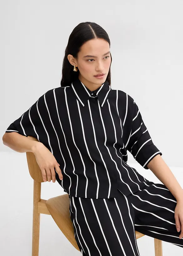 Blouse met korte mouwen van gestructureerde crêpe, bonprix