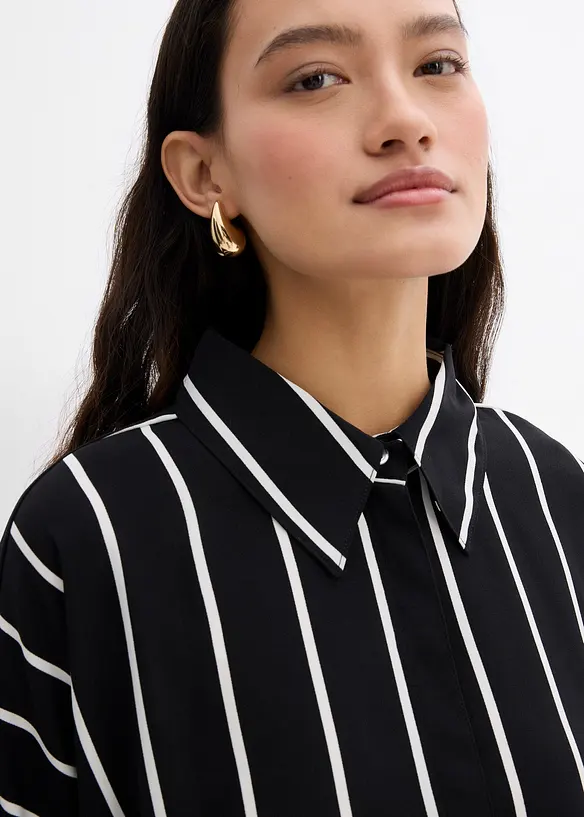 Blouse met korte mouwen van gestructureerde crêpe, bonprix