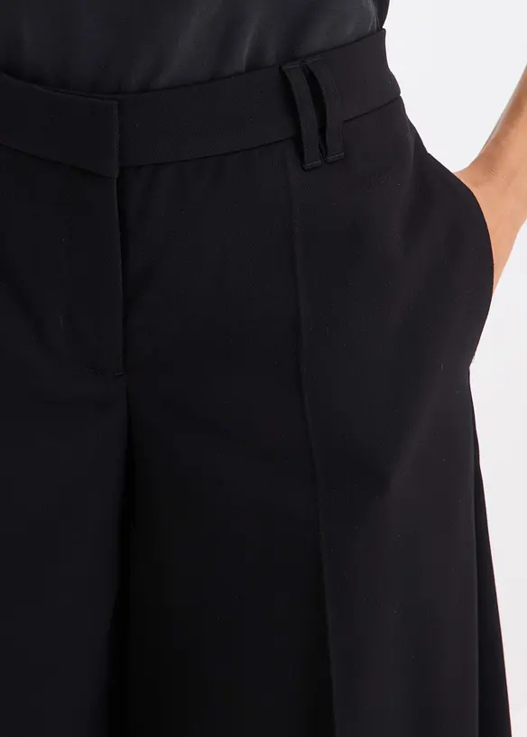 Getailleerde short, bonprix