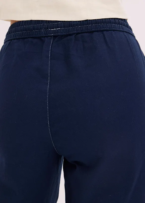 Lichte twill broek met een koord en naden in een contrastkleur, bonprix