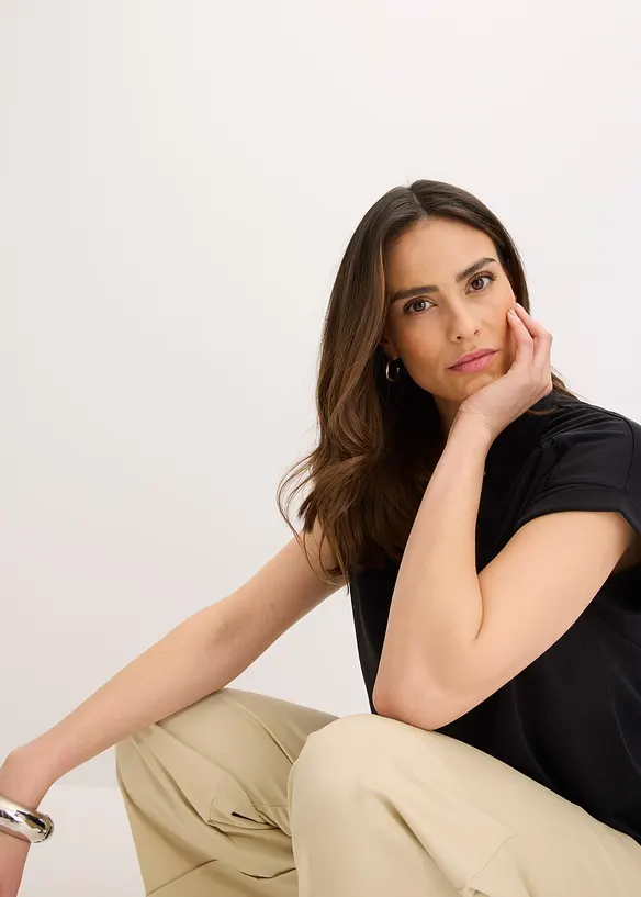 Poloshirt van viscose met kanten inzetstuk, bonprix