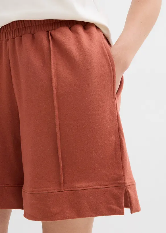 Wijde sweat short in een katoenmix, bonprix