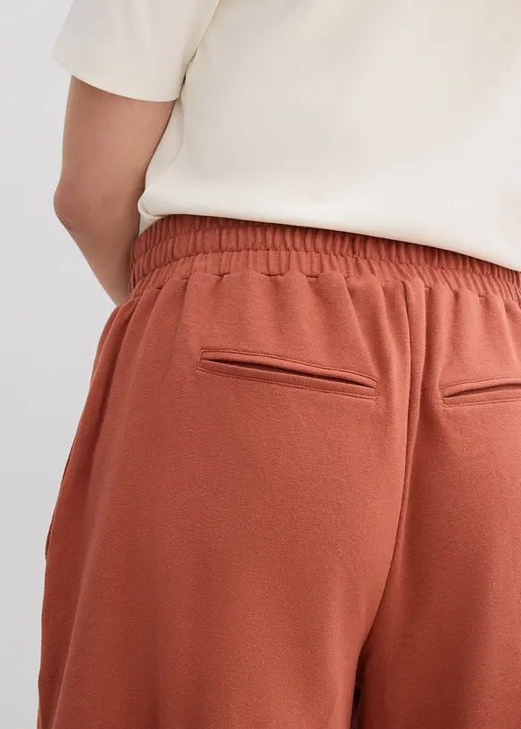 Wijde sweat short in een katoenmix, bonprix