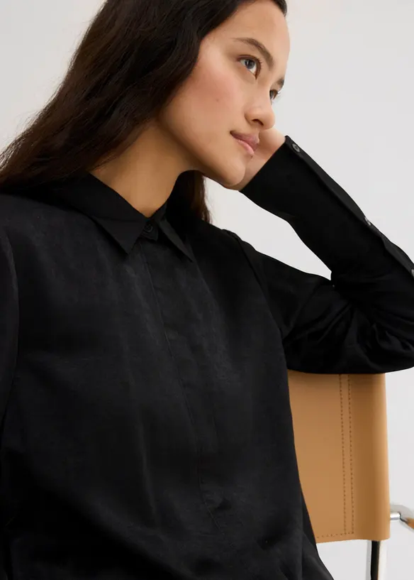 Satijnen blouse in een viscosemix, bonprix