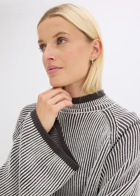 Oversized trui met opstaande kraag, bonprix