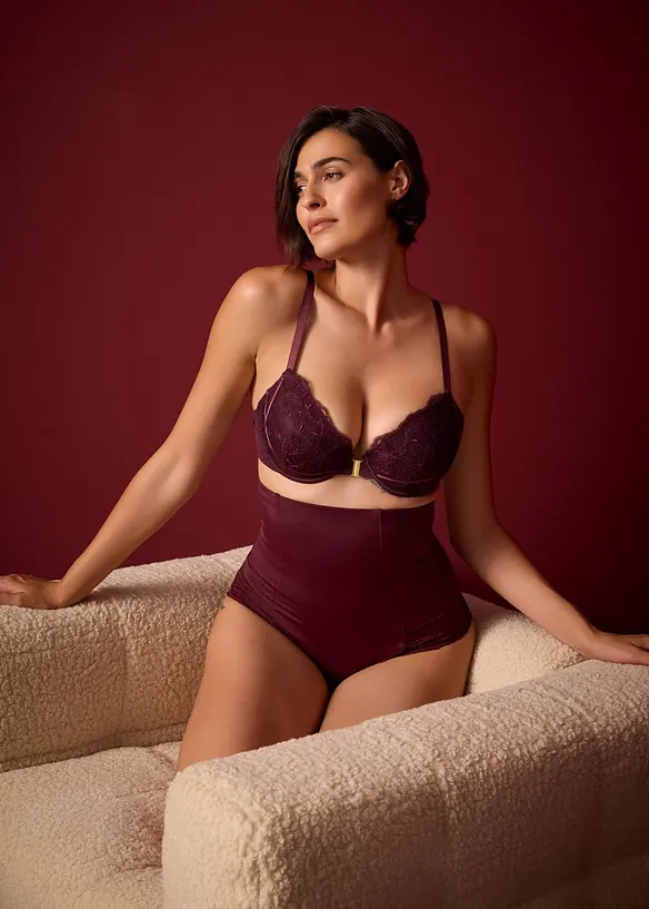 Sterk corrigerende hipster met kant, high waist, bonprix