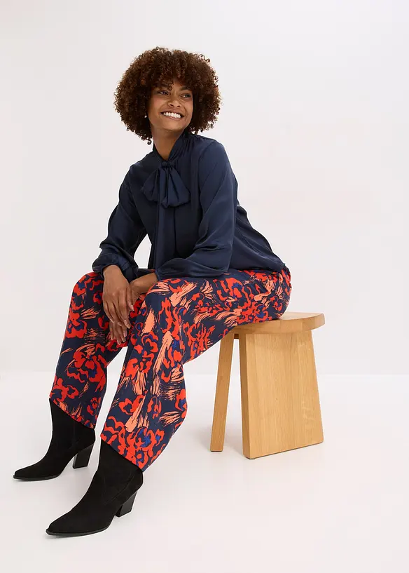 Blouse met strik van soepelvallend satijn, bonprix