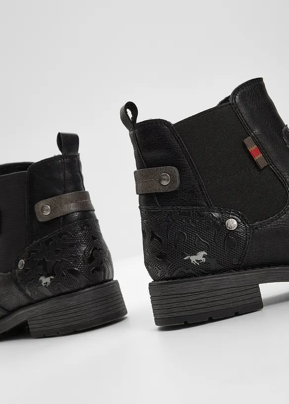 Boots van Mustang, Mustang