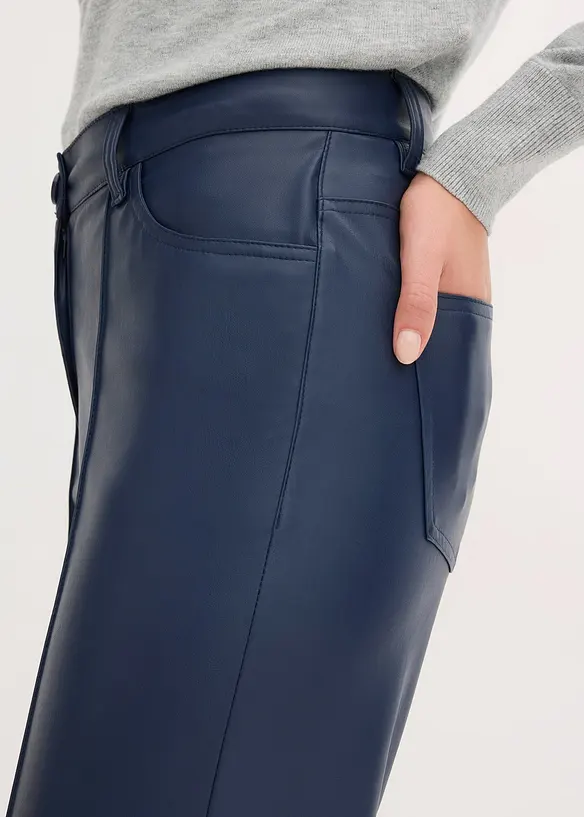 Imitatieleren wide leg broek met biezen, bonprix
