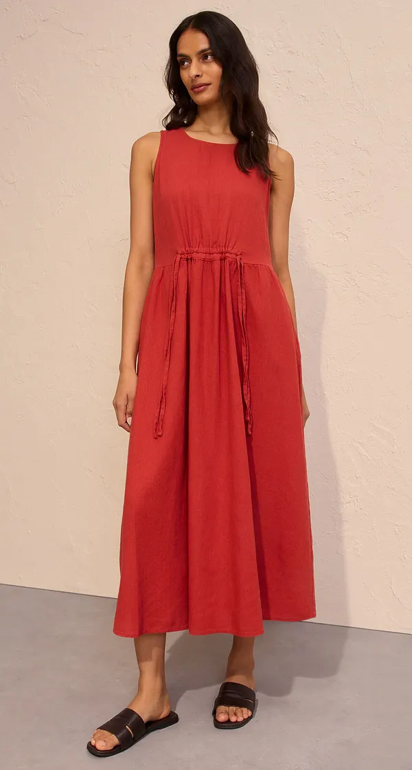 Elegante rode midi jurk zonder mouwen