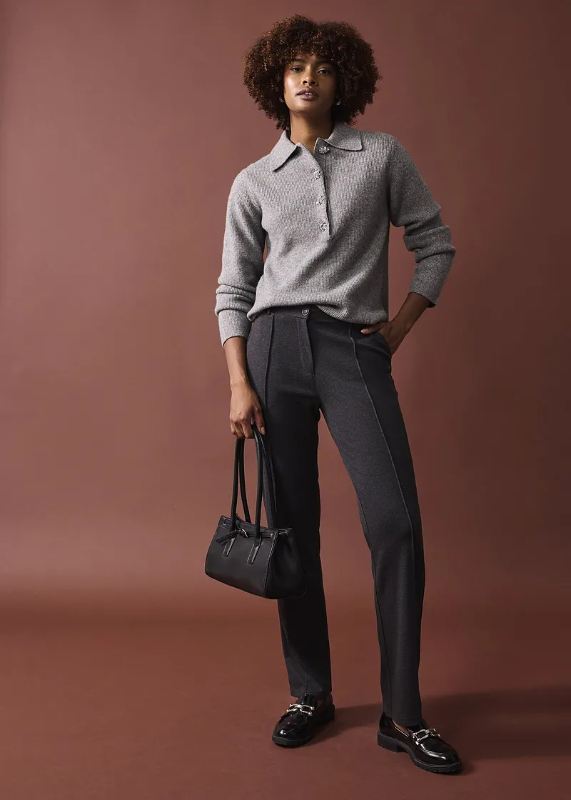 Elegante grijze stoffen broek met bandplooi.