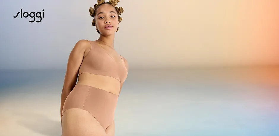 Huidskleurige bodysuit van Sloggi dat de natuurlijke rondingen accentueert.