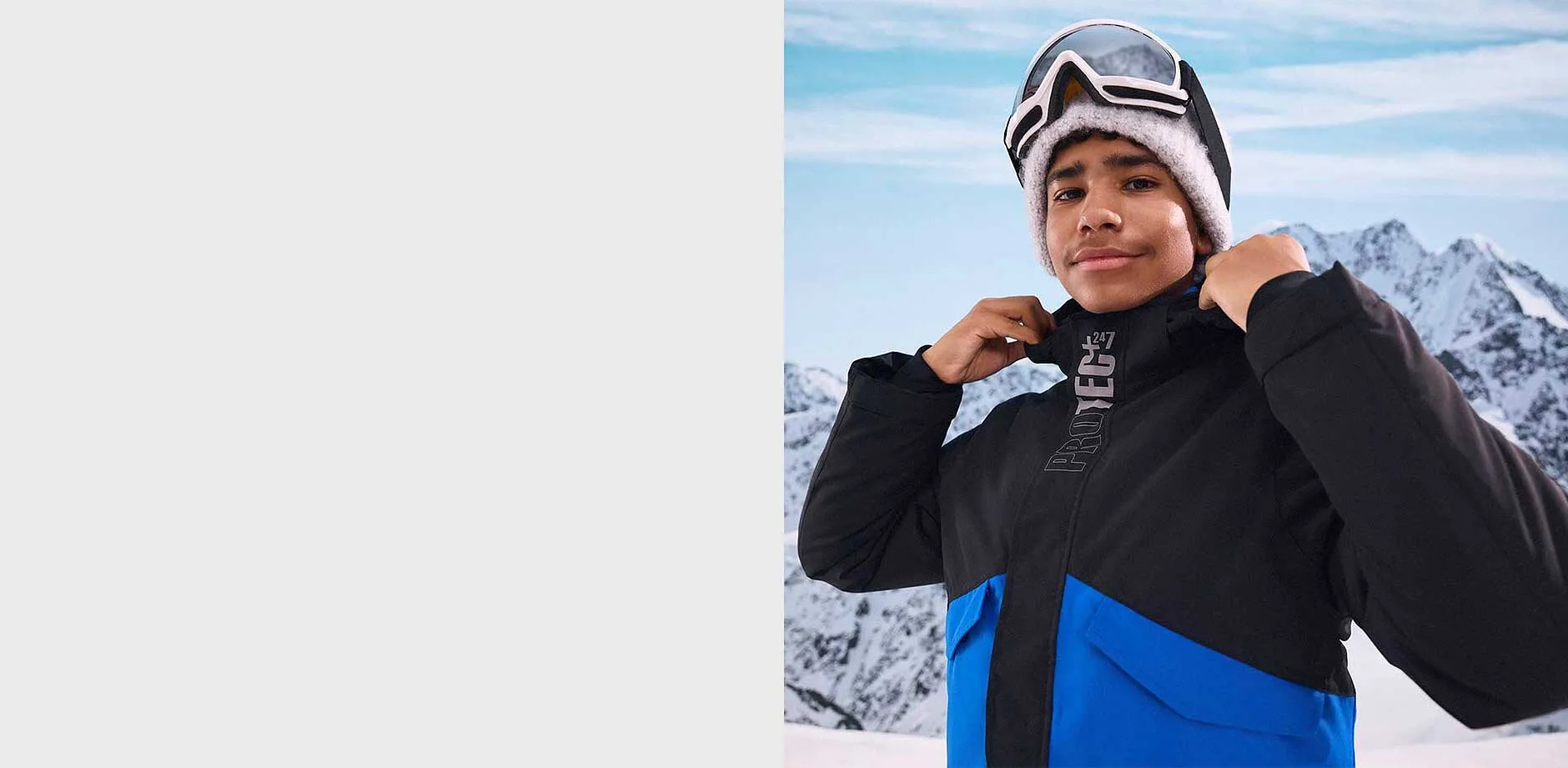 Jongen in winterjas.