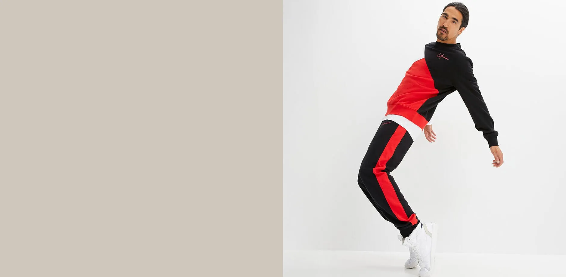 Sportief joggingpak in zwart en rood als mooi contrast.