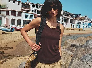 Zomerse outfit met bruine tanktop.