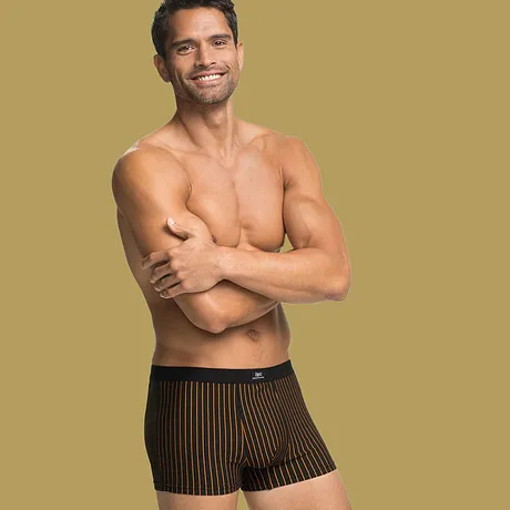 Strakke, gestreepte boxershorts in opvallende kleuren.