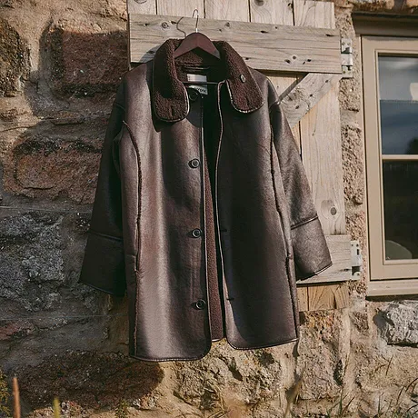 Dames - Imitatie lammy coat - donkerbruin