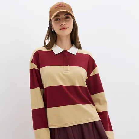 Gestreepte trui in bordeaux en beige.