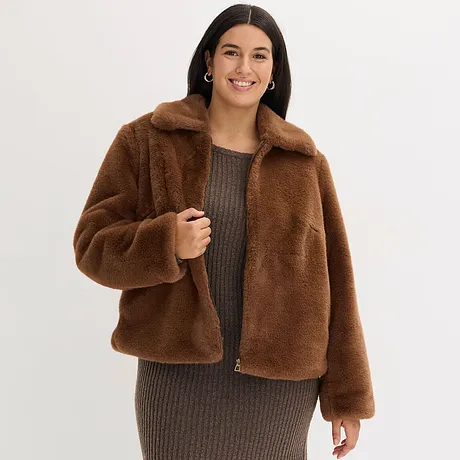 Fluffy bruine jas van imitatiebont.