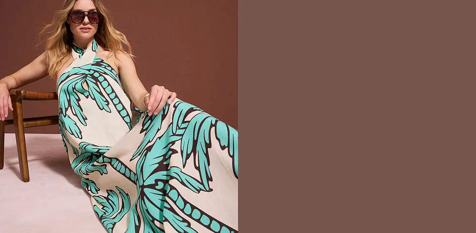 Turquoise zomerjurk met tropisch palmenpatroon.