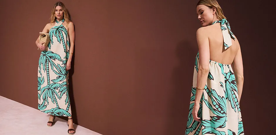 Turquoise zomerjurk met tropisch palmenpatroon.