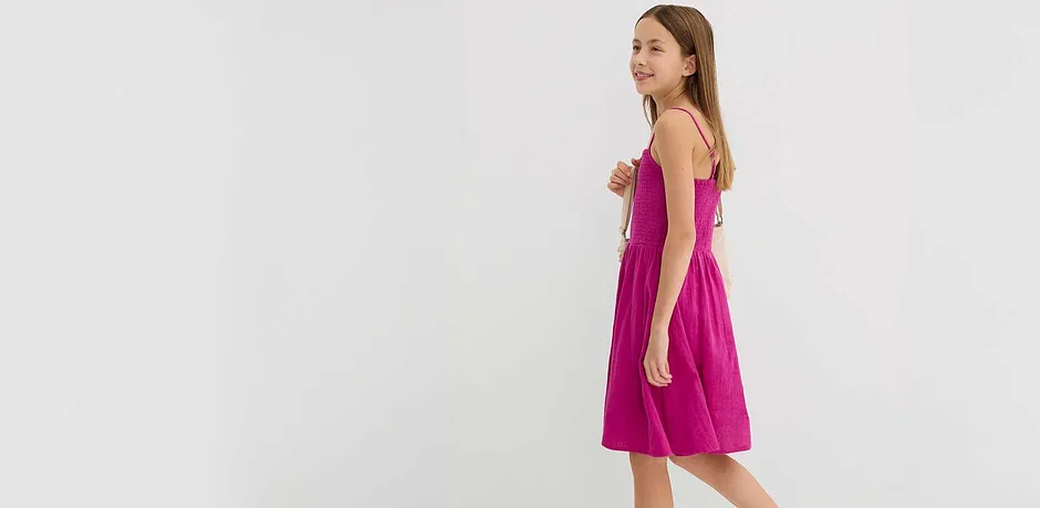 Zomerse roze jurk met spaghettibandjes