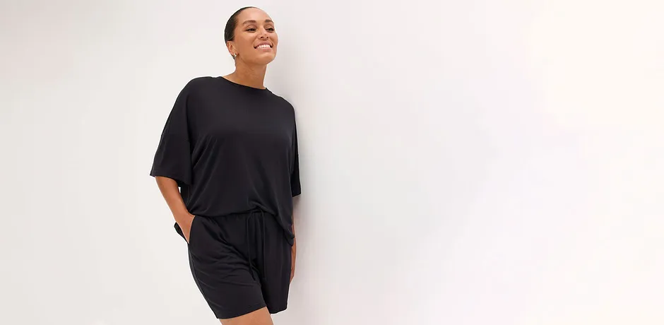 Luchtige set: oversized shirt en korte broek.
