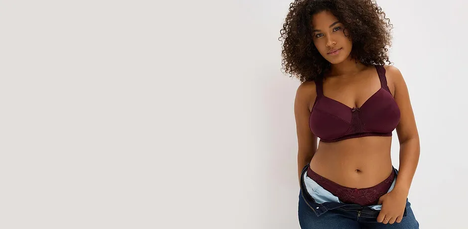 Sportieve verschijning: de bh in violet gecombineerd met de blauwe jeans zorgen voor een zelfbewuste, casual uitstraling.