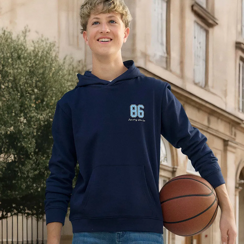 Kinderen - Hoodie van biologisch katoen en een grote print op de rug, loose fit - donkerblauw met print