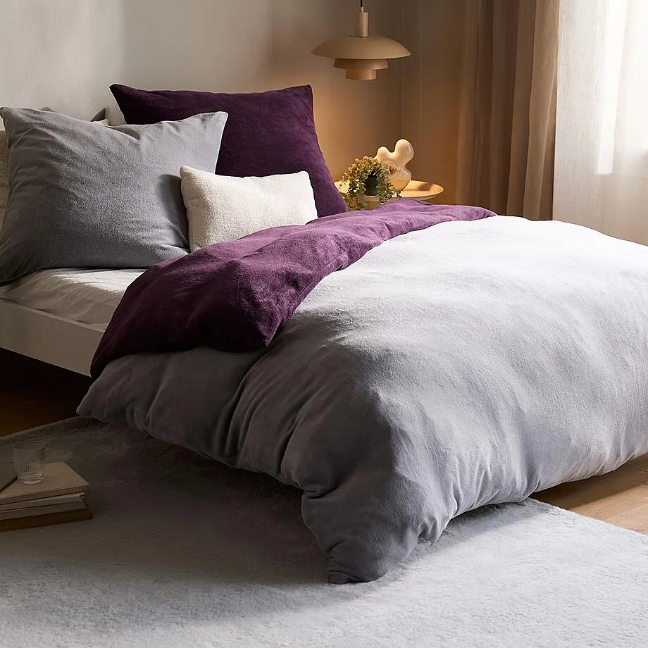 Grijs dekbedovertrek.