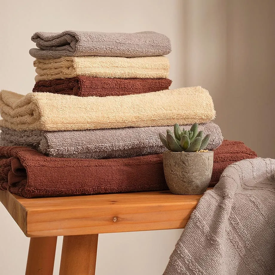 Handdoeken in natuurlijke kleuren.