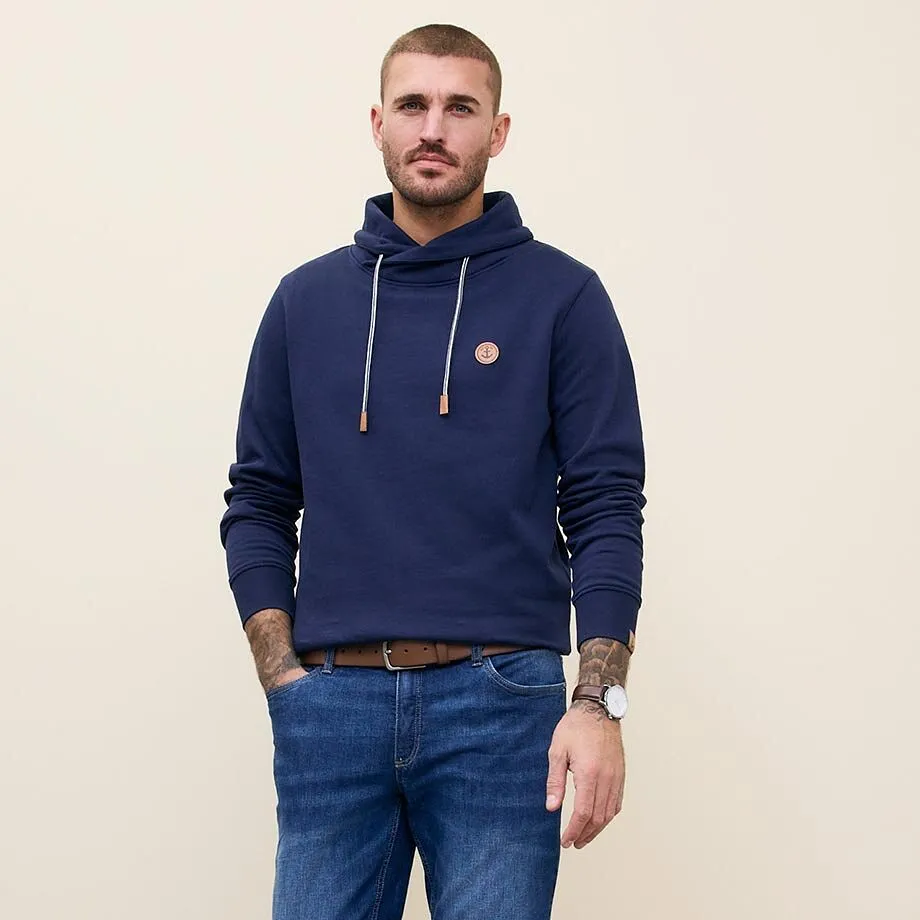 Marineblauwe sweater met capuchon, klein logo en trekkoord.