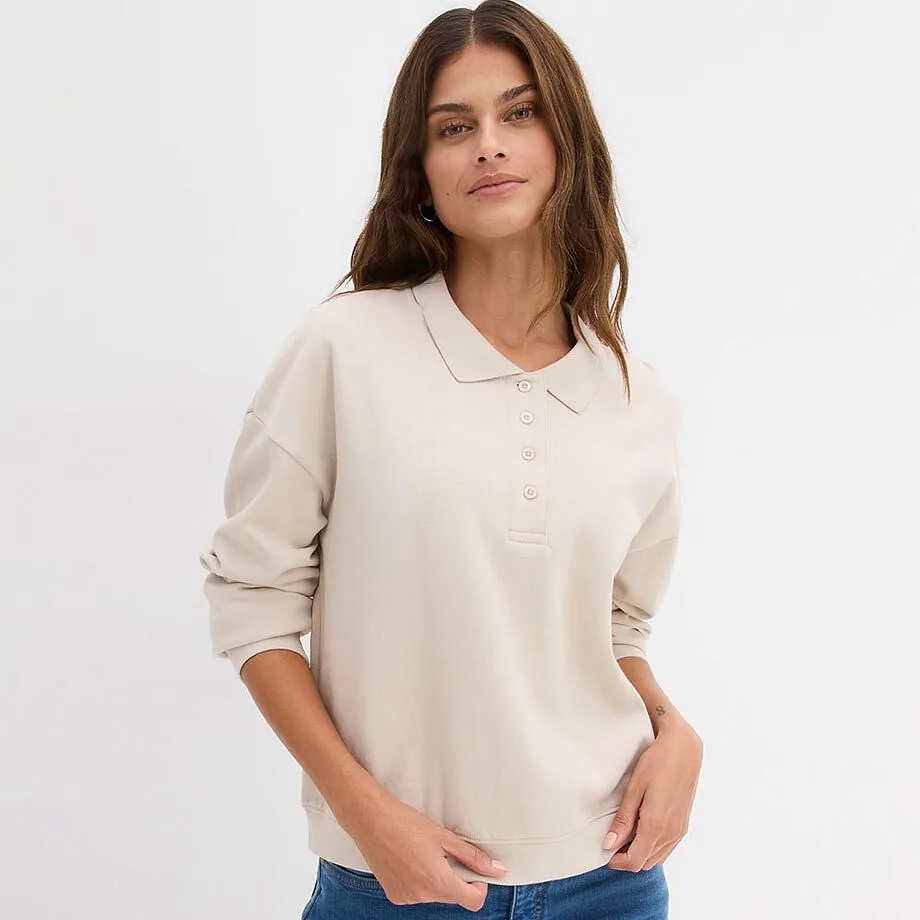 Beige sweater met polokraag.
