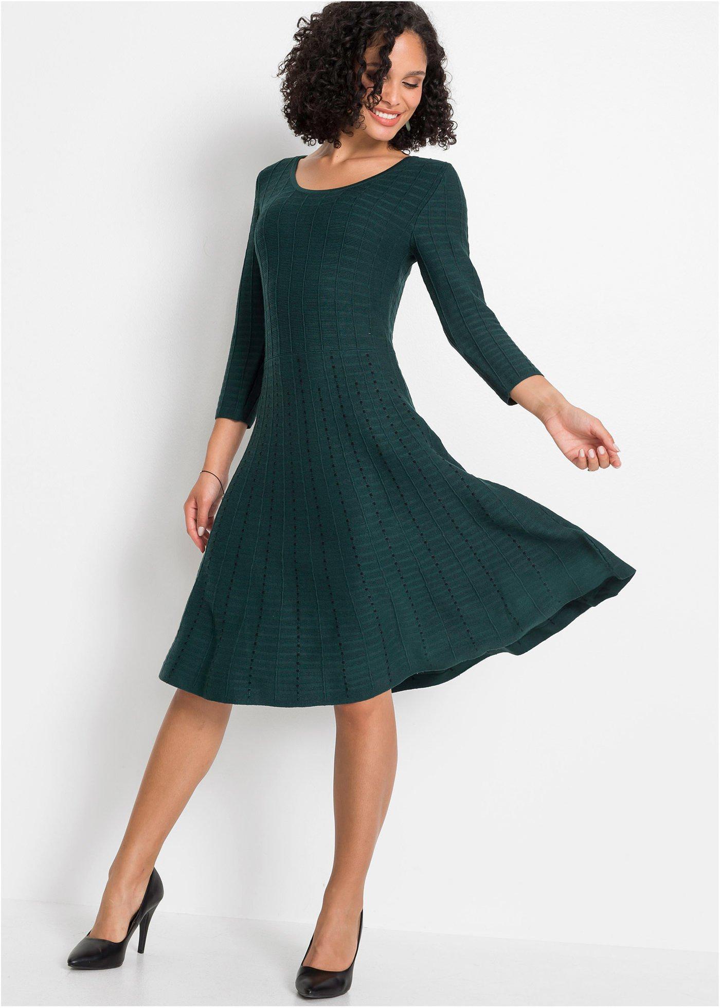 Feminiene jurk van knitwear met een soepelvallend rokdeel en strepen