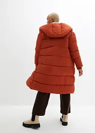 Lange, gewatteerde oversized jas met capuchon van gerecycled polyester, bonprix