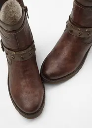 Boots van Mustang, Mustang