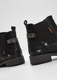 Boots van Mustang, Mustang