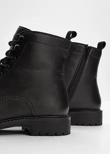 Veterboots met profielzool, bonprix