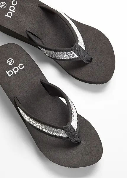 Comfortabel en leuk modieuze teenslippers van bpc zwart