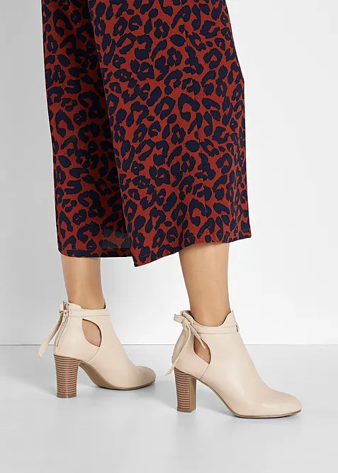 Enkellaarsjes met cut-outs, bonprix