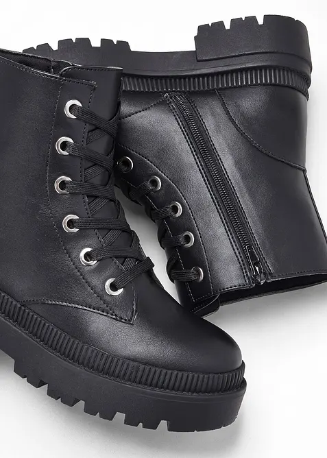 Veterboots met geprofileerde zool, bonprix