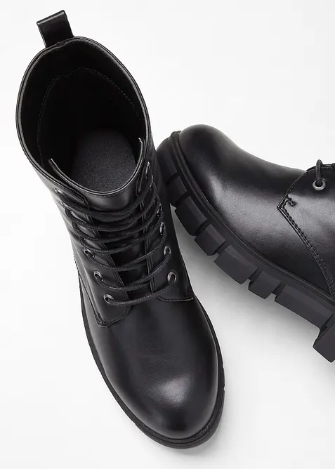 Veterboots met profielzool, bonprix