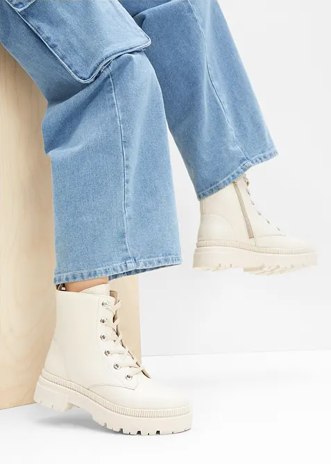 Veterboots met geprofileerde zool, bonprix