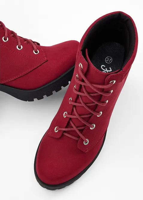 Veterlaarsjes met een blokhak, bonprix