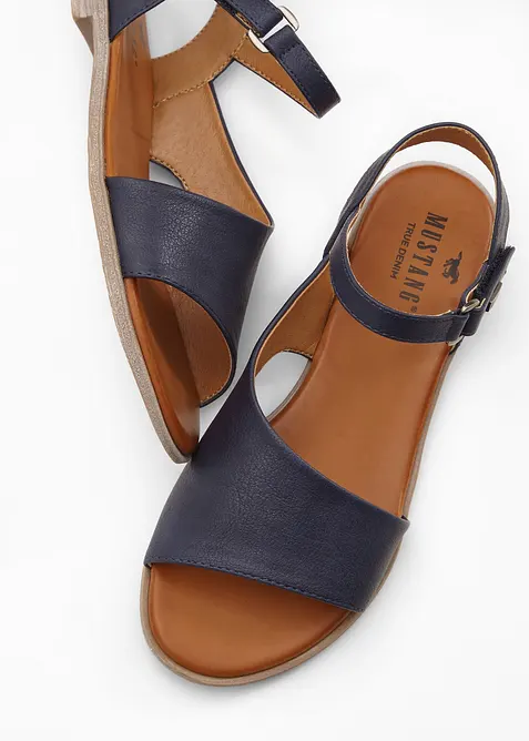 Sandalen van Mustang, Mustang